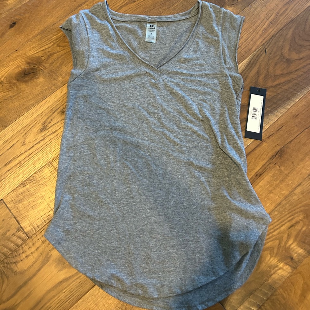Mono B tee